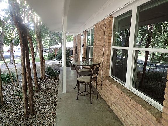 4th image of 1911 Fairlawn Ln