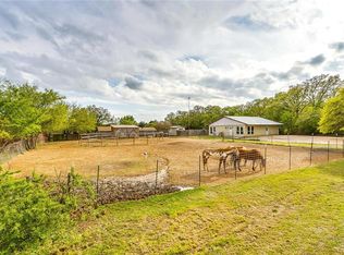 105 Robin Dr, Burleson, TX 76028