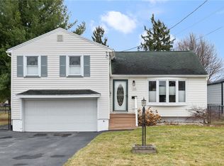 111 Lisa Ann Dr, Rochester, NY 14606