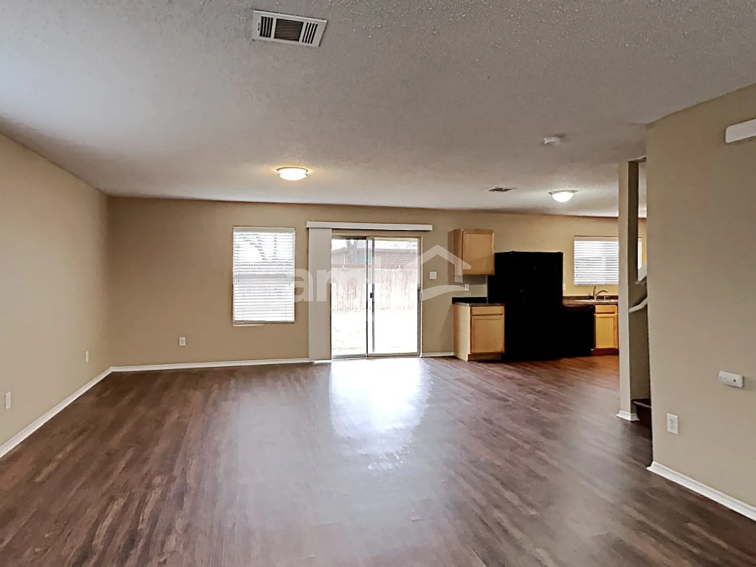 3 bed, 2.5 bath, 2260 sqft, $2,390 — Photo 4