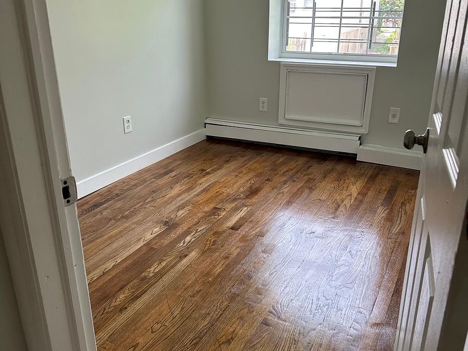 2nd image of 2900 Ely Ave