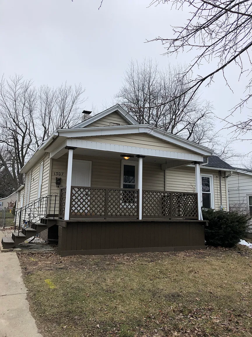 1307 Wright St photo 1