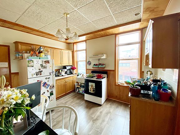 4th image of 2200 W Belmont Ave #2W