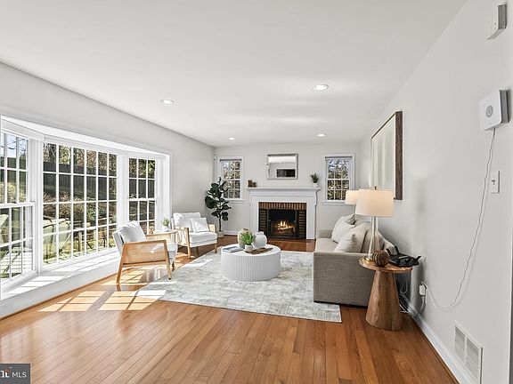 5th image of 7908 Rocton Ave