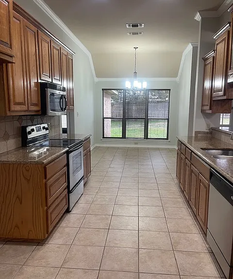 1708 Rockview Dr — Photo 7