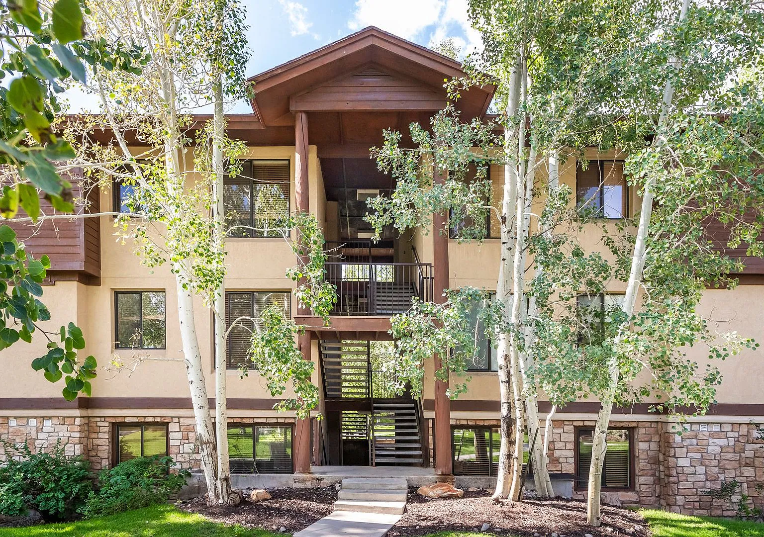 Pinebrook Condo Near Bus Line — Photo 1