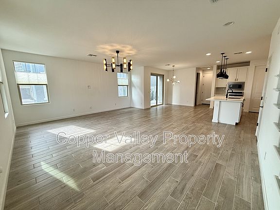 4th image of 2034 W Lariat Ln