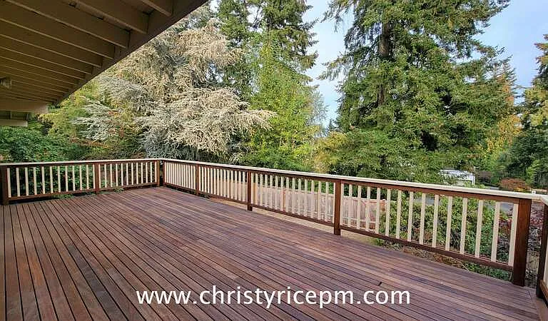 820 172nd Ave NE — Photo 2