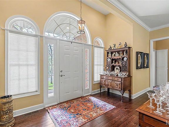 5th image of 822 Oak Knoll Rd