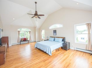 159 Maple St, Islip, NY 11751