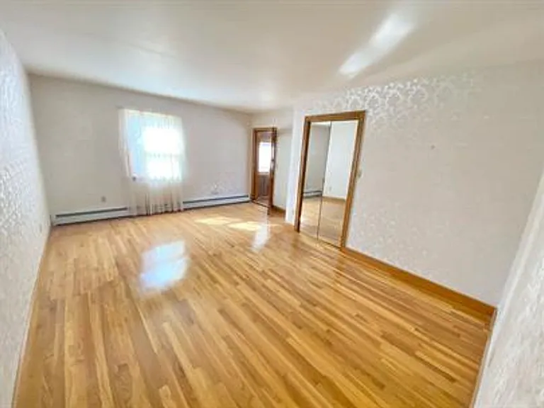 8 Greenwood Ave — Photo 18