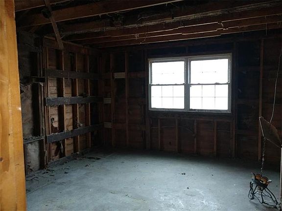 5th image of 105 1st St
