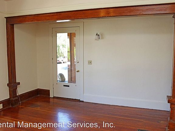 3rd image of 1736 SE Alder St #10300424