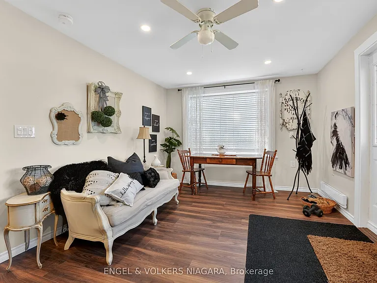 71 Rose Glen Rd S — Photo 4