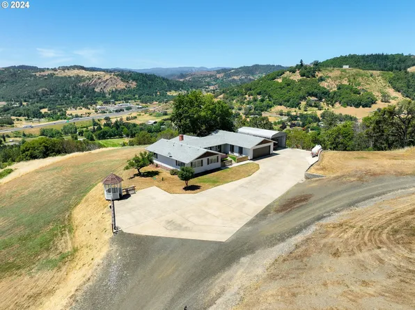 984 Wagontire Dr, Myrtle Creek, OR 97457