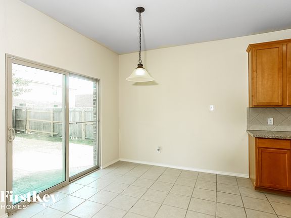 5th image of 2911 Thistlewood Dr