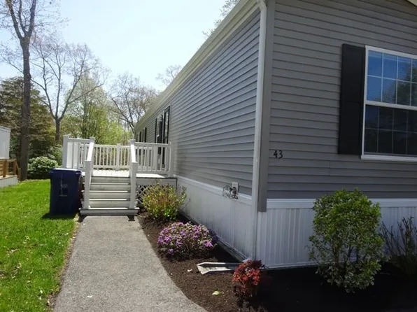 43 Great Hill Dr, West Wareham, MA 02576