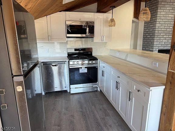 3rd image of 9 Mac Donald Rd W