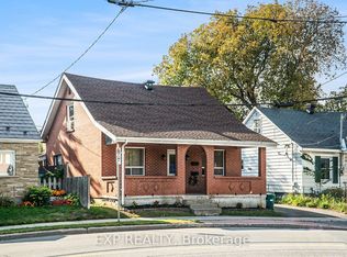 566 Kirkwood Ave, Ottawa, ON K1Z 5X4