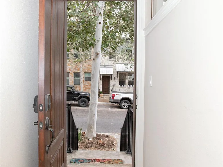 224 Adams St — Photo 10