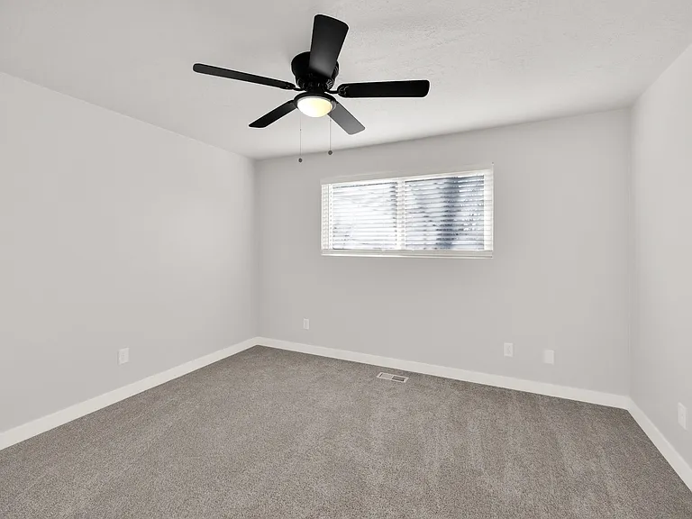 2670 S 360 E — Photo 9
