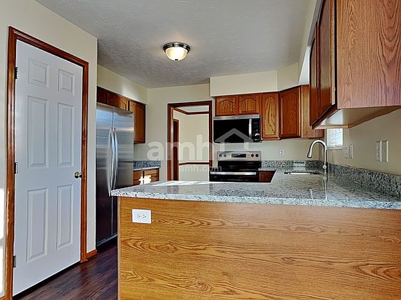 3rd image of 6088 Lakewood Dr