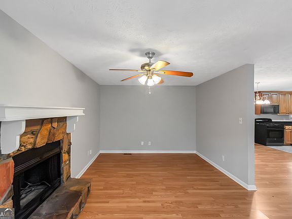 3rd image of 3653 Chestnut Lake Ct