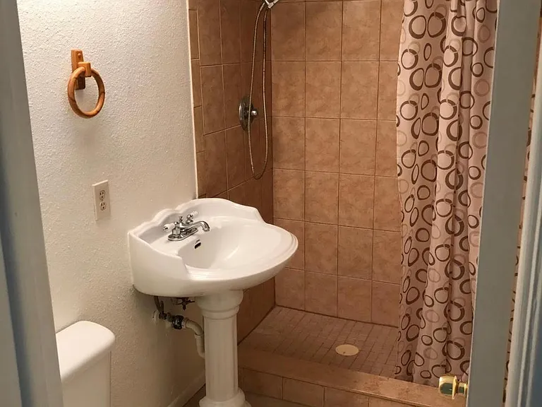 Bath in 3rd bedroom