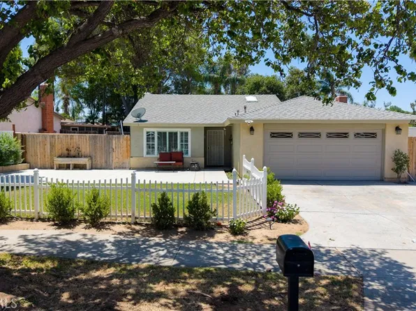 2832 Litchfield Dr, Riverside, CA 92503
