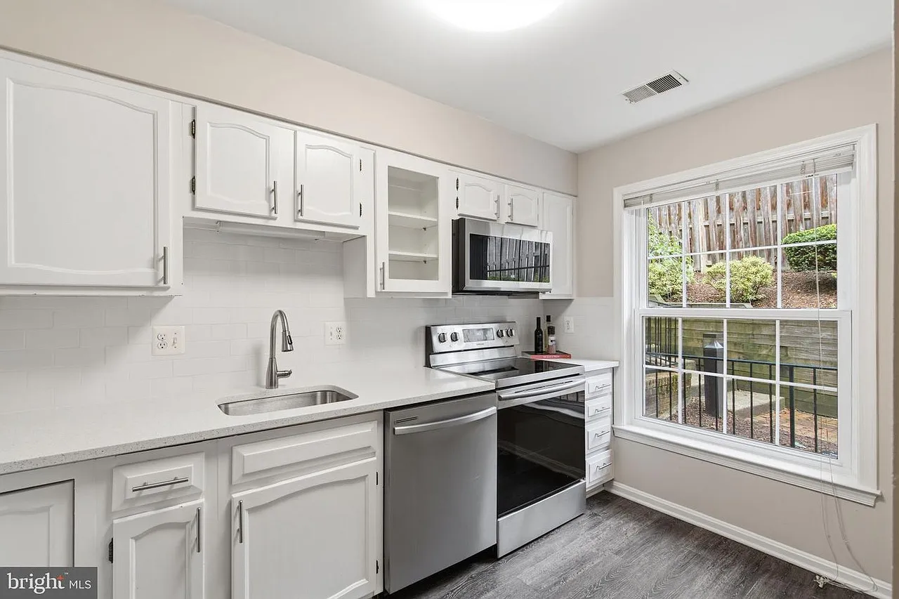 2 bed, 1315 sqft, $3,400 — Photo 4