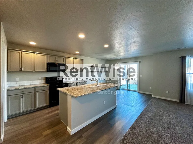 3474 W Remembrance Dr — Photo 3