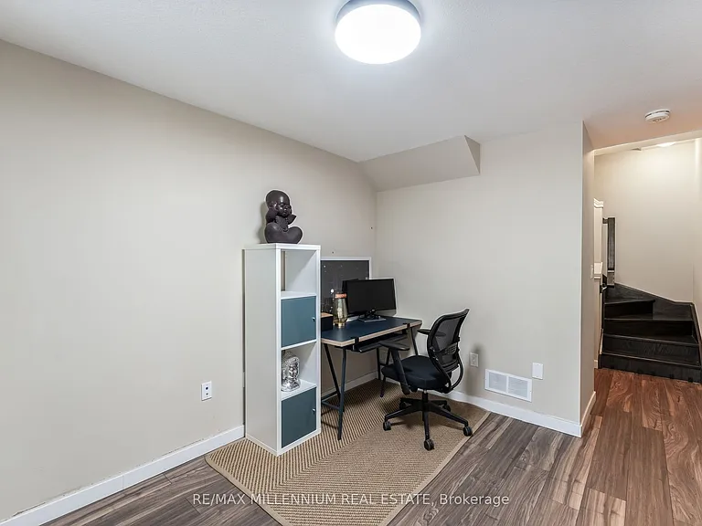 18 Whaley Ln — Photo 4