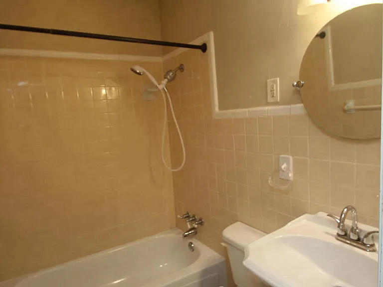 4904 Auburn Dr N — Photo 9