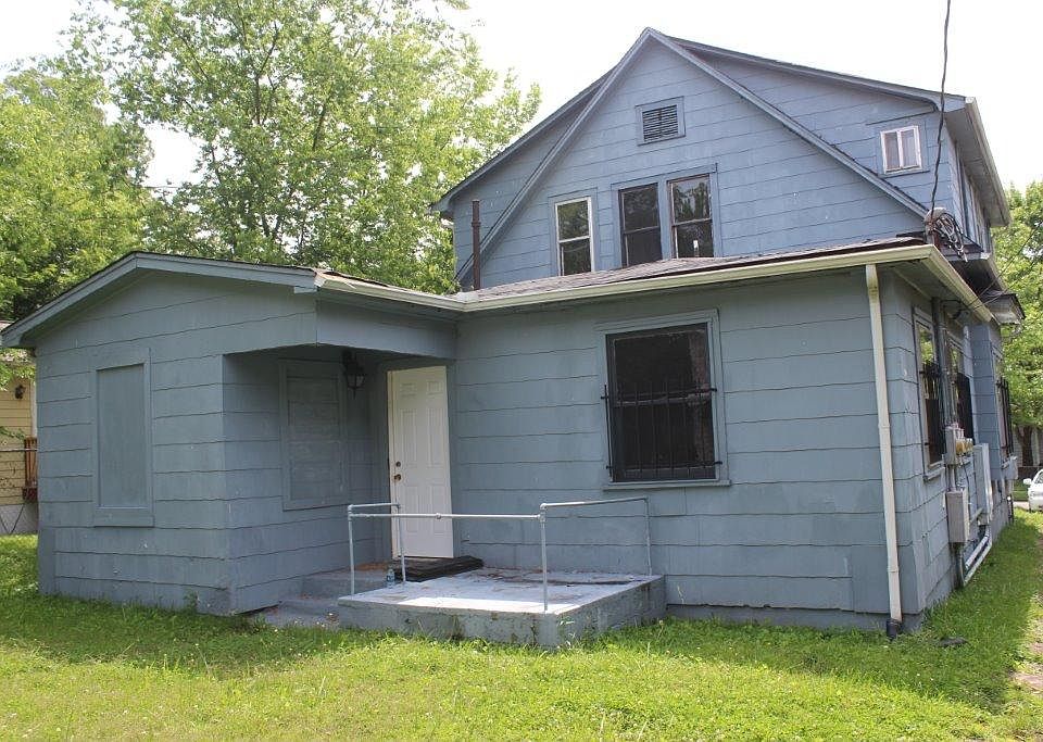 2nd image of 2905 E 5th Ave