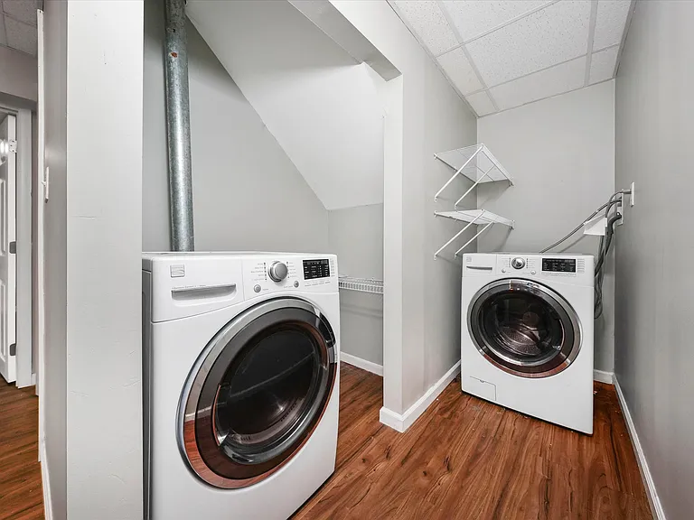 8 Foxtail Ct — Photo 32