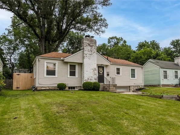 8831 Maiden Ln, Kansas City, MO 64114