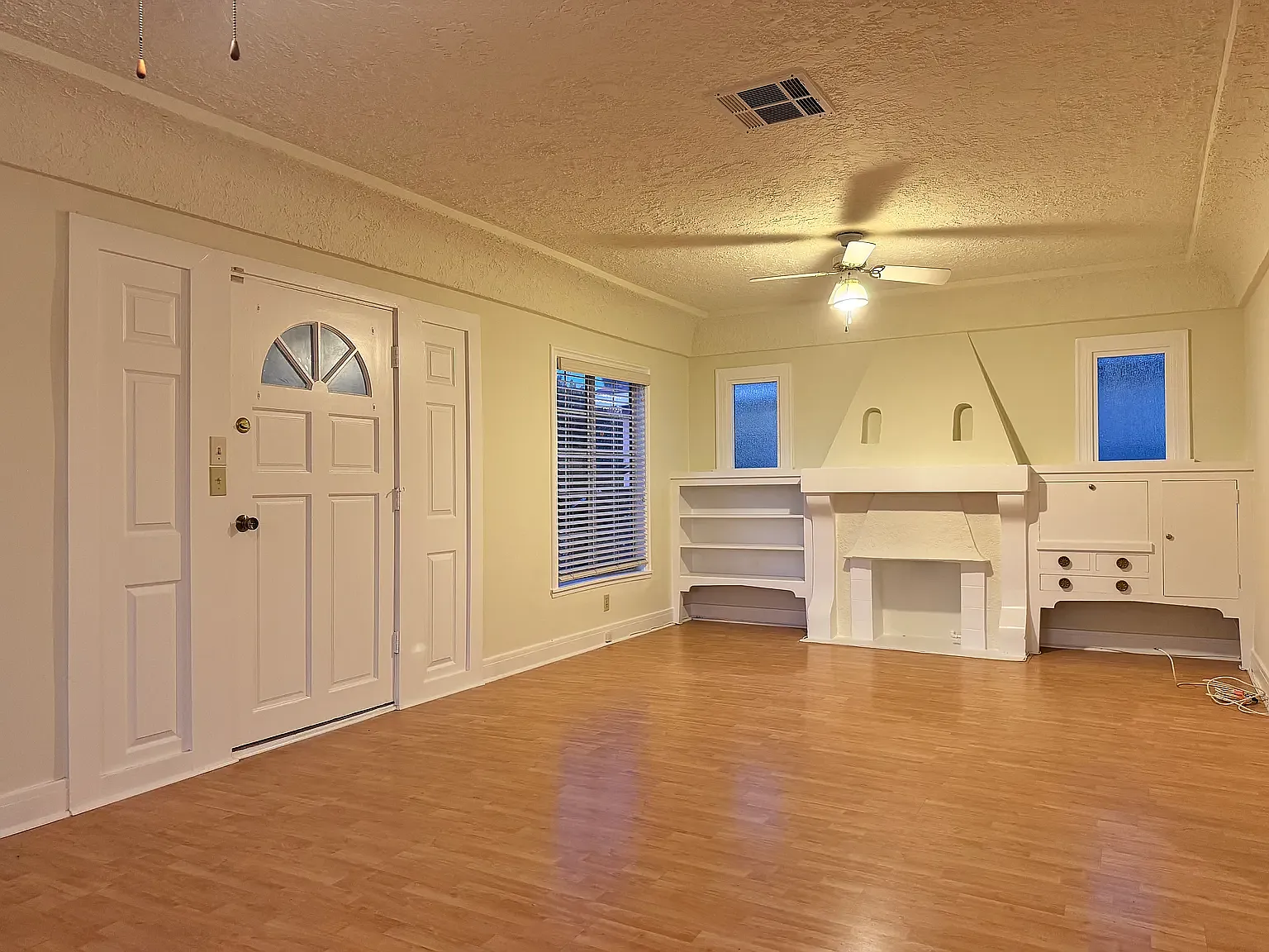 3 bed, 1330 sqft, $3,400 — Photo 3