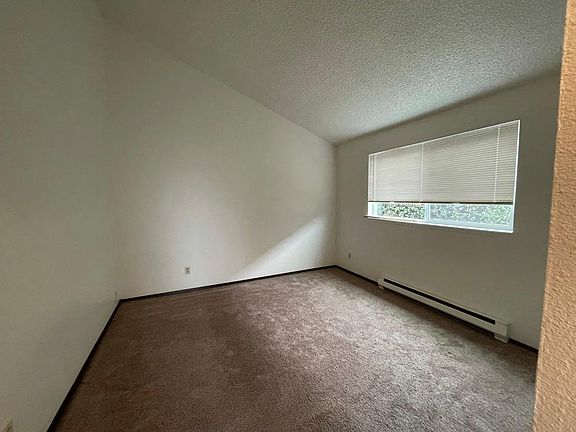 5th image of 605 Williams Ave S Unit 3