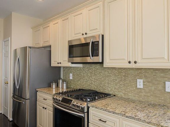 5th image of 42998 Cedar Springs Ct