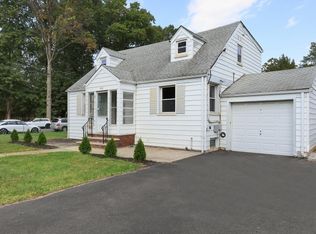 401 Brookside Dr, Roselle, NJ 07203