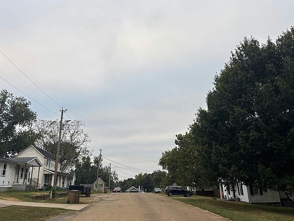 5th image of 310 Anthony St