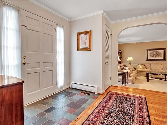 4th image of 121 Chaumont Dr