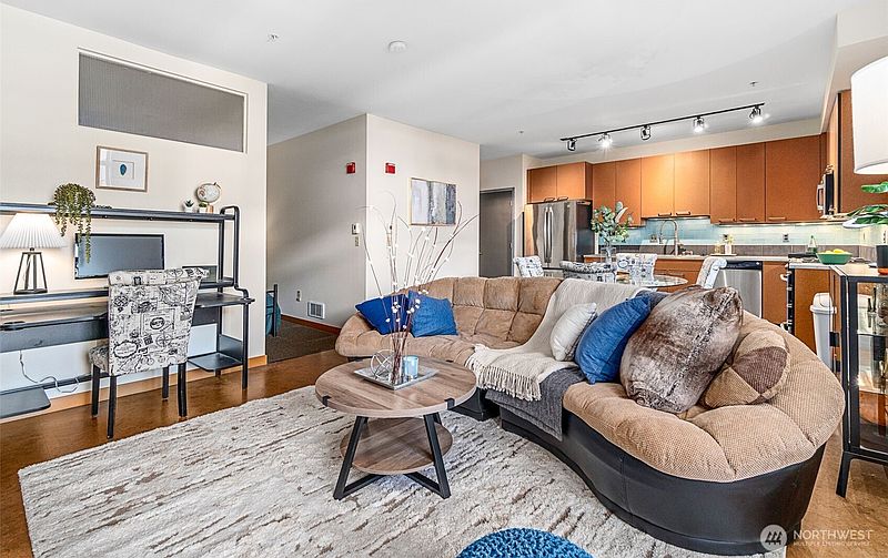 4th image of 1414 12th Avenue #406