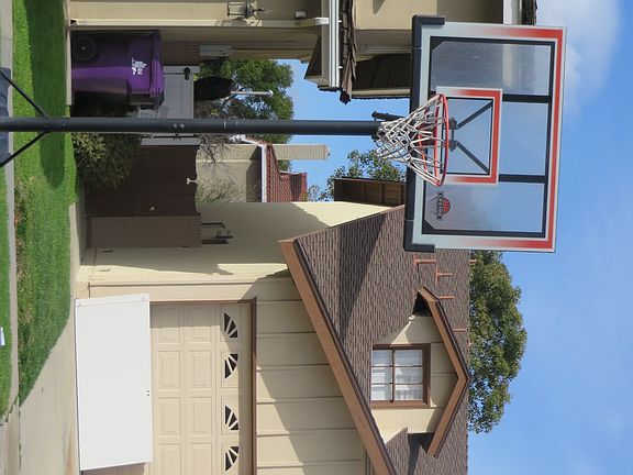 3rd image of 3231 Julian Ave