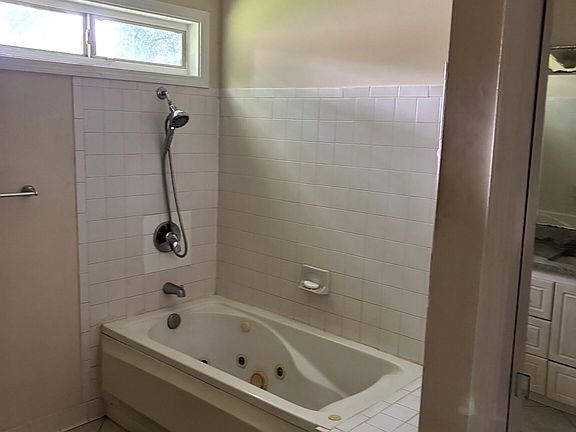 4th image of 2399 Wexford Dr