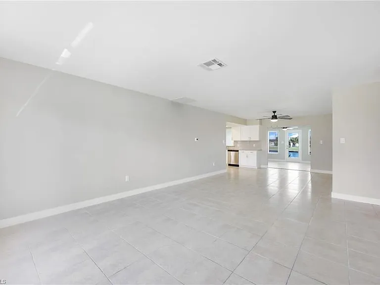 4862 Regal Dr — Photo 14