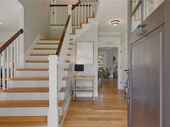 3rd image of 7 Blount Cir