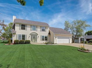 512 Baron Rd, Mukwonago, WI 53149