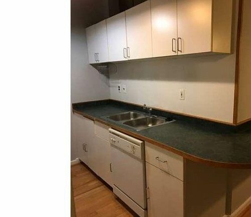 4th image of 1010 Race St APT 2G