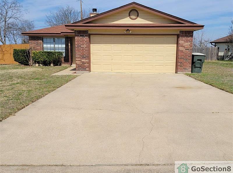 1st image of 1305 Waterford Dr